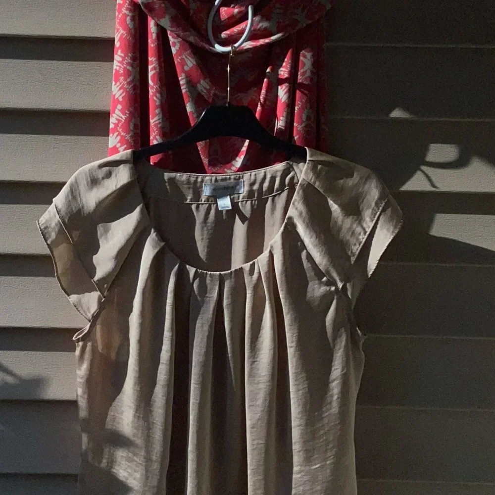 VWL Dressbarn Sz-L Beige Silky Top w/ Beige & Peachy/Orange Patterned Skirt Both